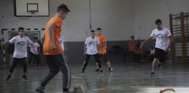 Filloi “Liga shkollore në futboll të vogël”